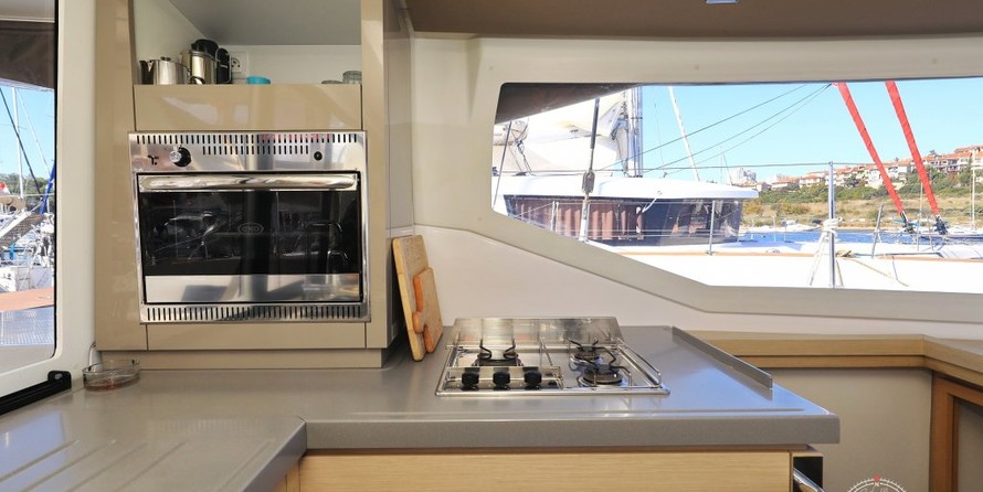 Fountaine Pajot Lucia 40