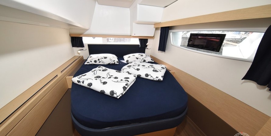 Fountaine Pajot Lucia 40