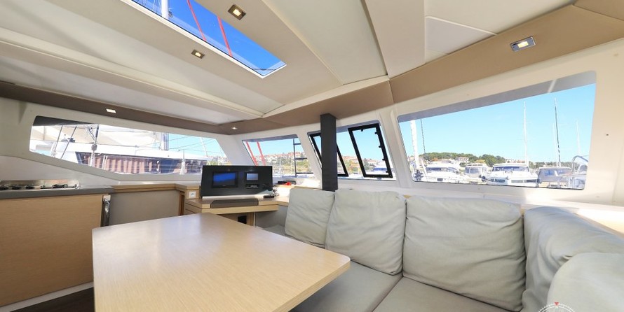Fountaine Pajot Lucia 40