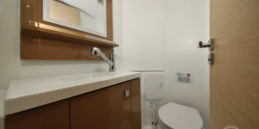 Fountaine Pajot Lucia 40