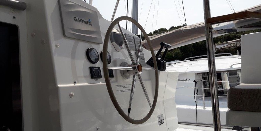 Fountaine Pajot Lucia 40