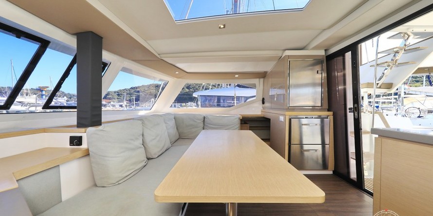 Fountaine Pajot Lucia 40
