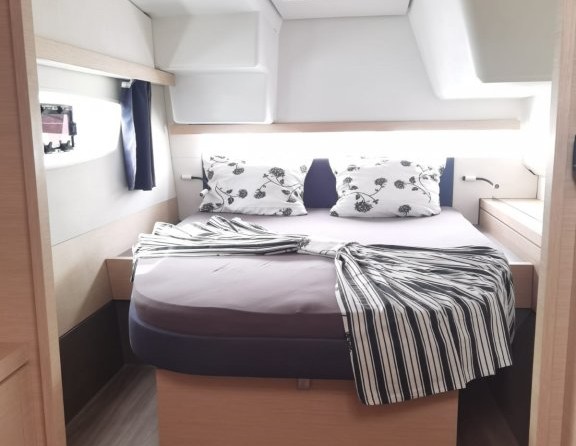 Fountaine Pajot Lucia 40