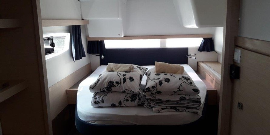 Fountaine Pajot Lucia 40