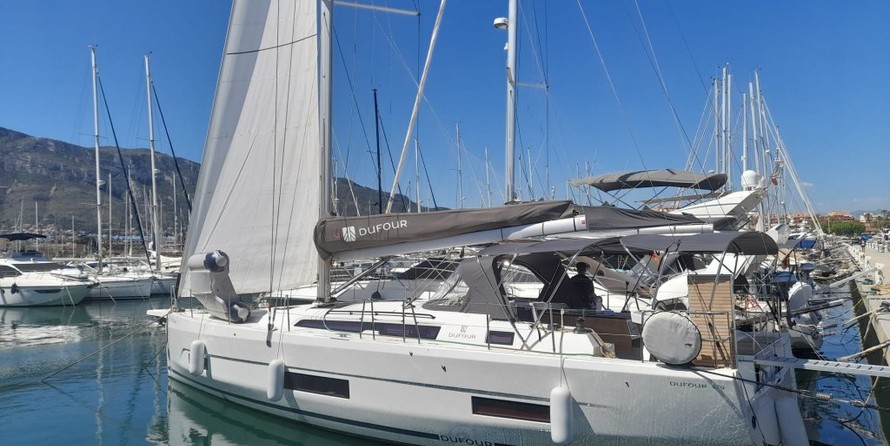 Dufour 470