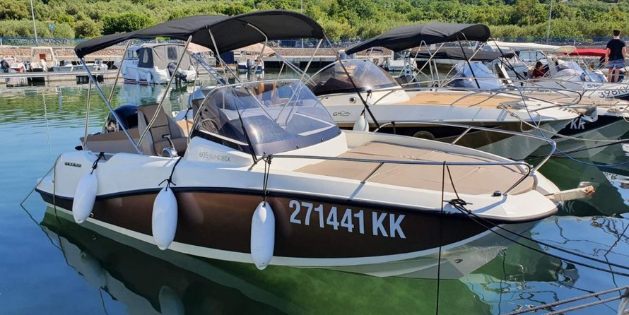 Quicksilver Activ 605 Sundeck