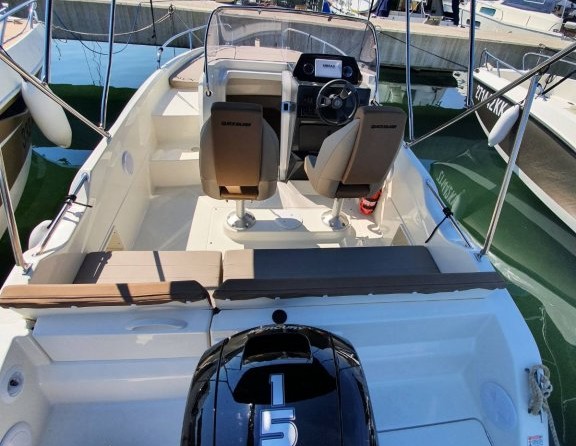 Quicksilver Activ 605 Sundeck