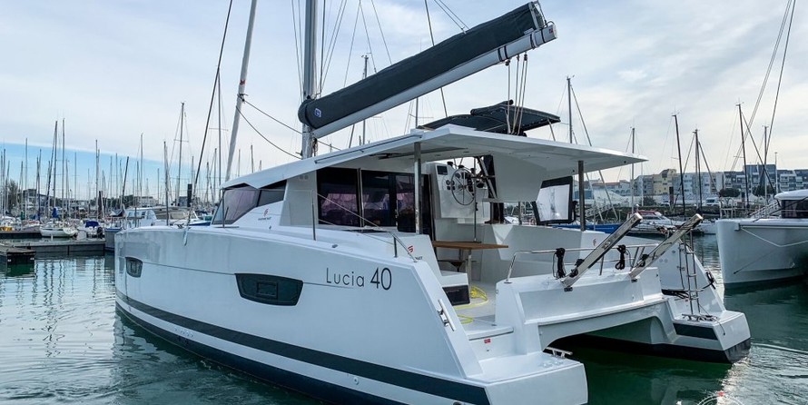 Fountaine Pajot Lucia 40