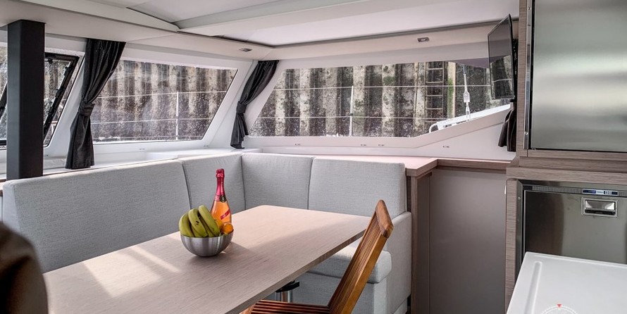 Fountaine Pajot Lucia 40