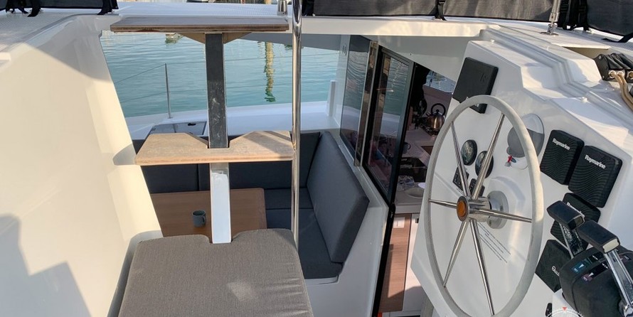 Fountaine Pajot Lucia 40