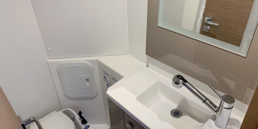 Fountaine Pajot Lucia 40