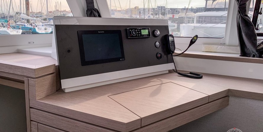 Fountaine Pajot Lucia 40