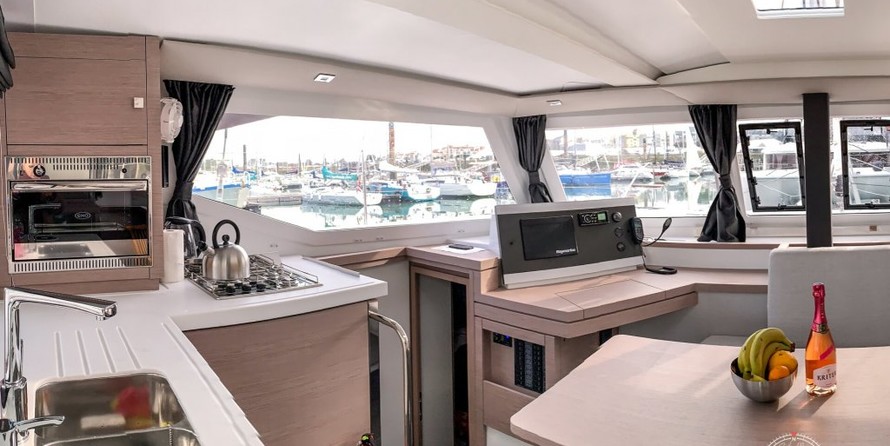 Fountaine Pajot Lucia 40
