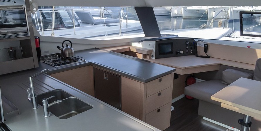 Fountaine Pajot Helia 44