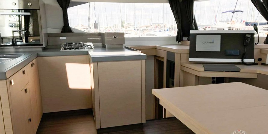 Fountaine Pajot Astréa 42