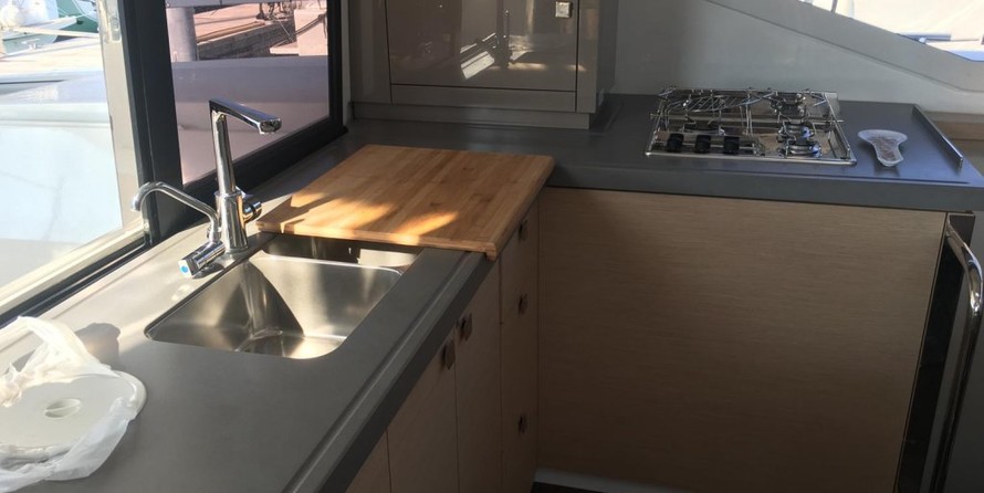 Fountaine Pajot Lucia 40