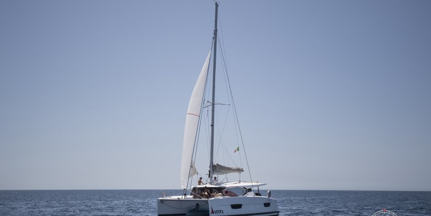 Fountaine Pajot Lucia 40