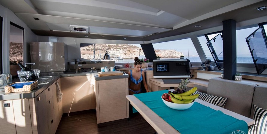 Fountaine Pajot Astréa 42