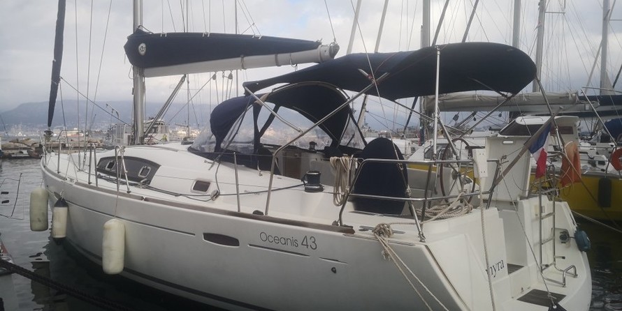 Beneteau Oceanis 43