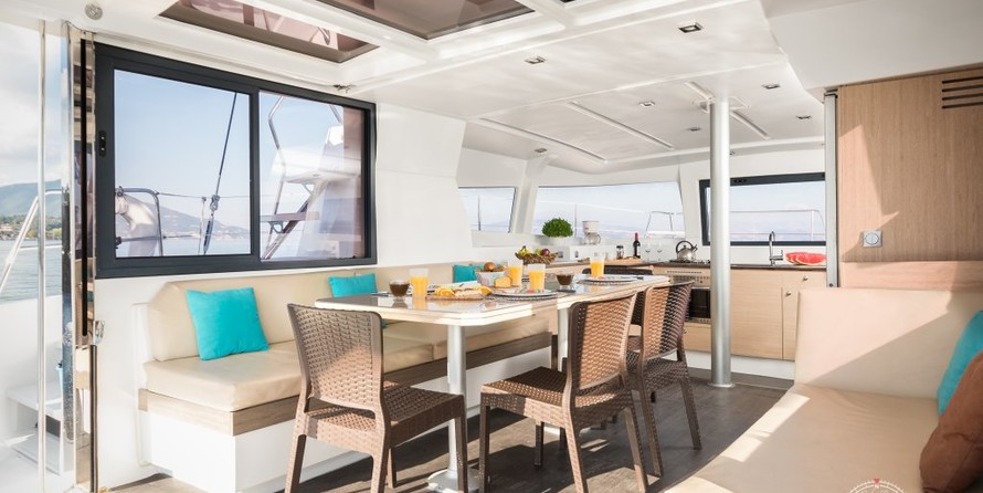 Bali catamarans 4.0 lounge