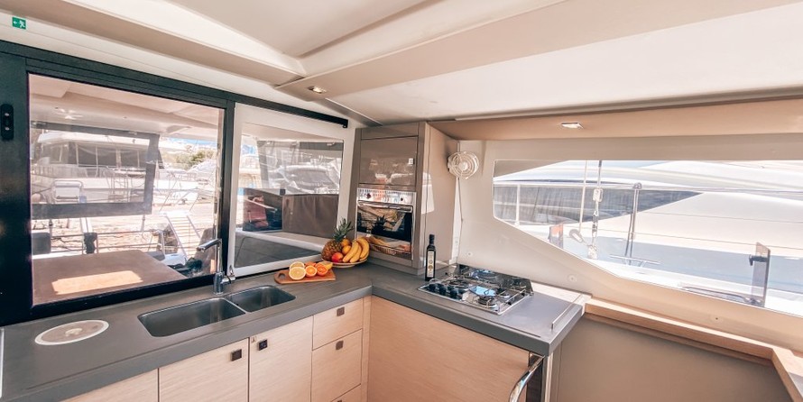 Fountaine Pajot Lucia 40