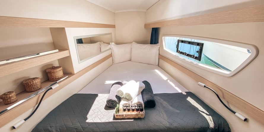 Fountaine Pajot Lucia 40