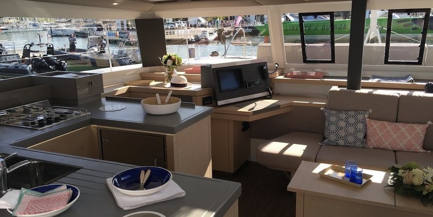 Fountaine Pajot Astréa 42