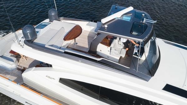 Lazzara Yachts LSX 92