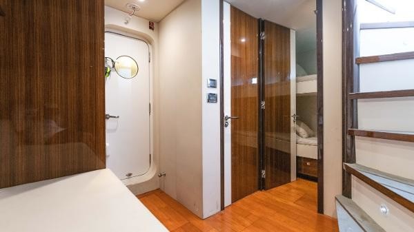 Lazzara Yachts LSX 92