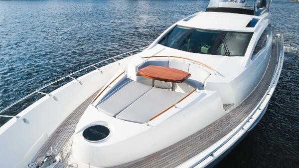 Lazzara Yachts LSX 92