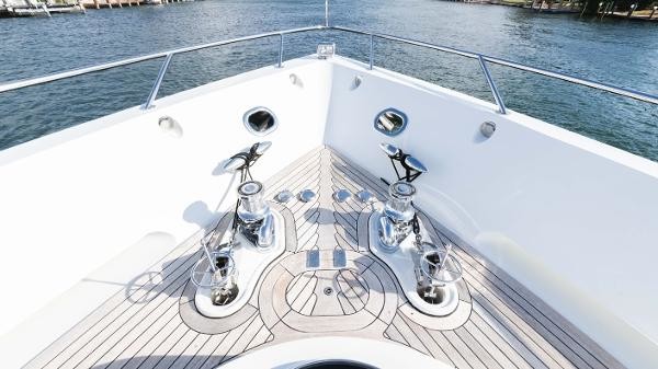 Lazzara Yachts LSX 92