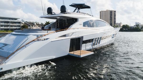 Lazzara Yachts LSX 92
