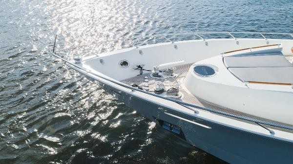 Lazzara Yachts LSX 92