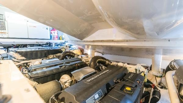 Lazzara Yachts LSX 92