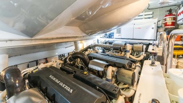 Lazzara Yachts LSX 92