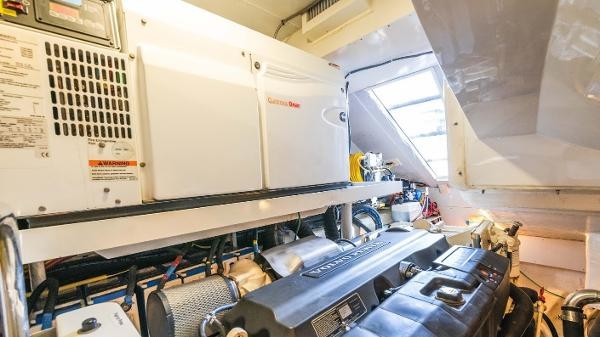 Lazzara Yachts LSX 92