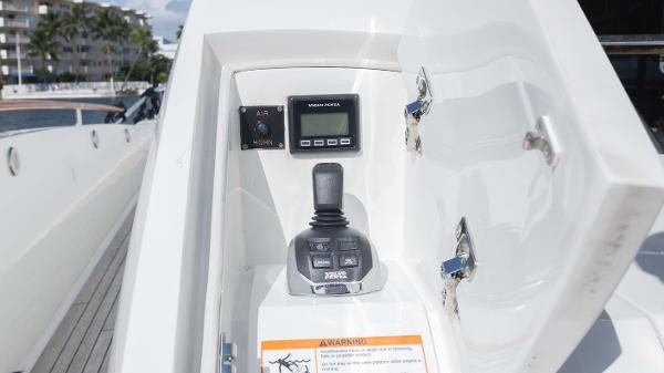 Lazzara Yachts LSX 92