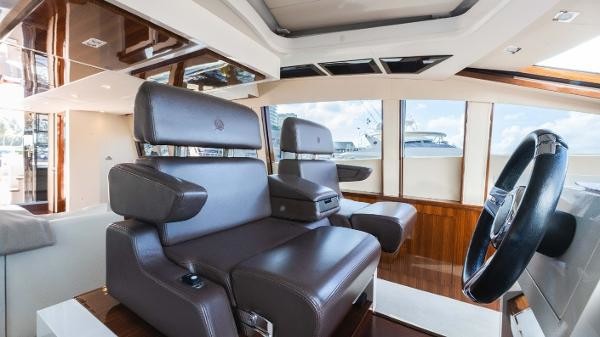 Lazzara Yachts LSX 92