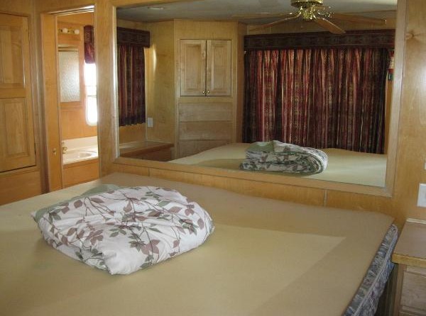 Cruisers Yachts 38 Express