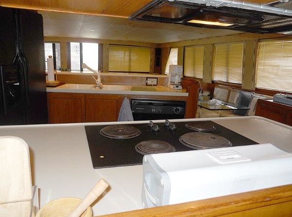 Vantare Cockpit Motoryacht