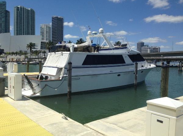 Vantare Cockpit Motoryacht