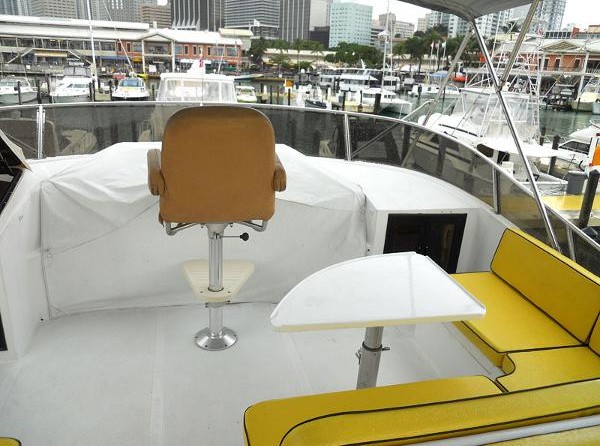Vantare Cockpit Motoryacht