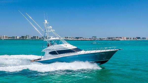 Hatteras GT70