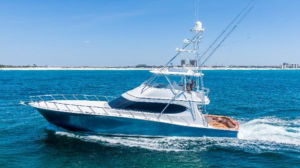 Hatteras GT70