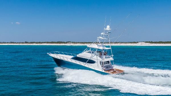Hatteras GT70