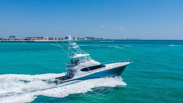 Hatteras GT70