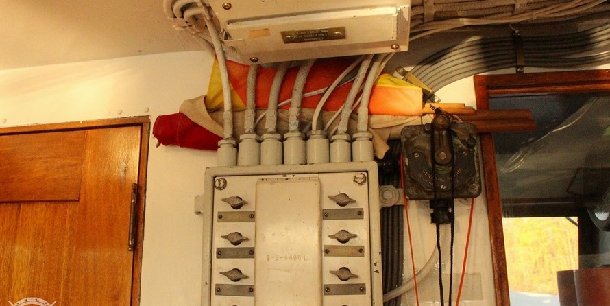 Custom-Craft Box Boat 63