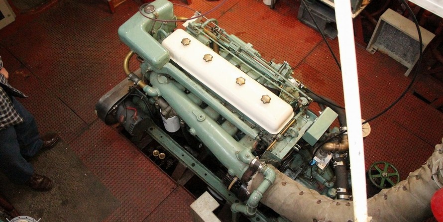 Custom-Craft Box Boat 63