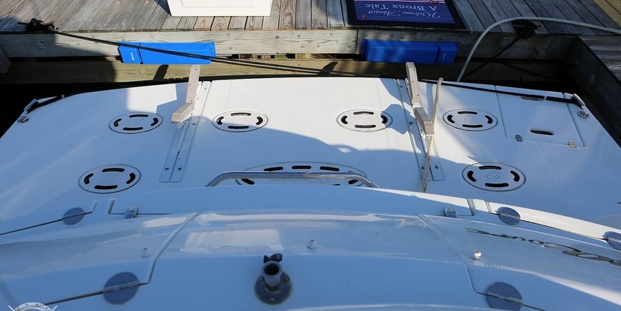 Cruisers Yachts 520 Sports Coupe