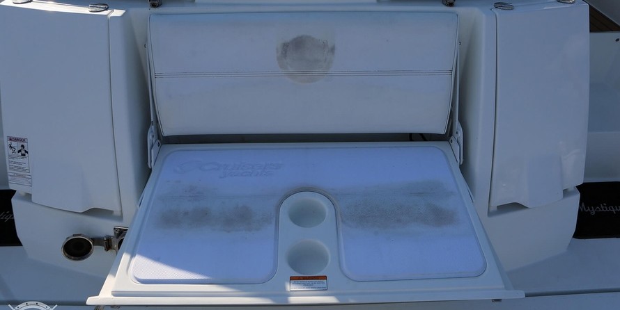 Cruisers Yachts 520 Sports Coupe